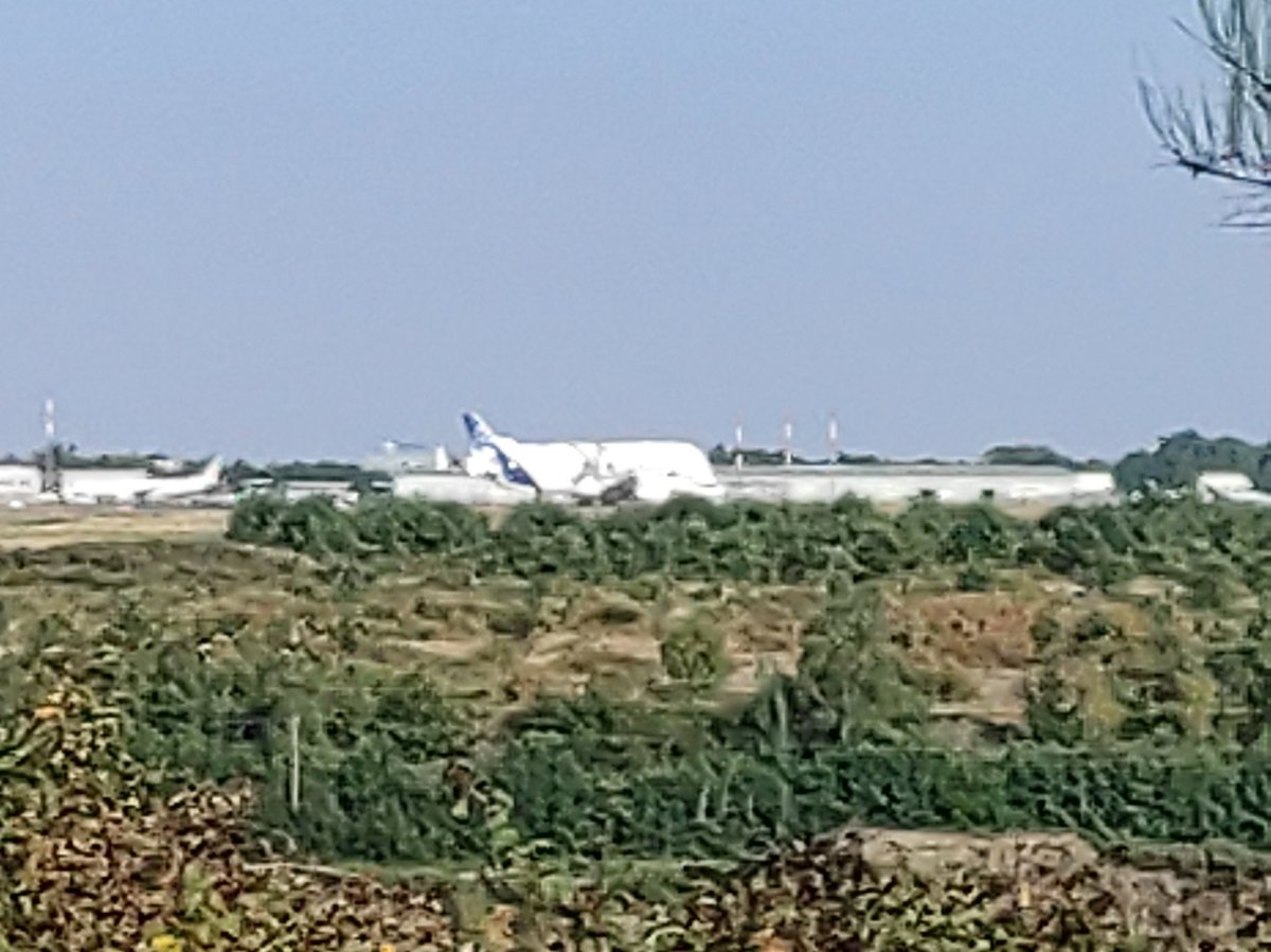 #BelugaXL 
Actuellement à #Nantes