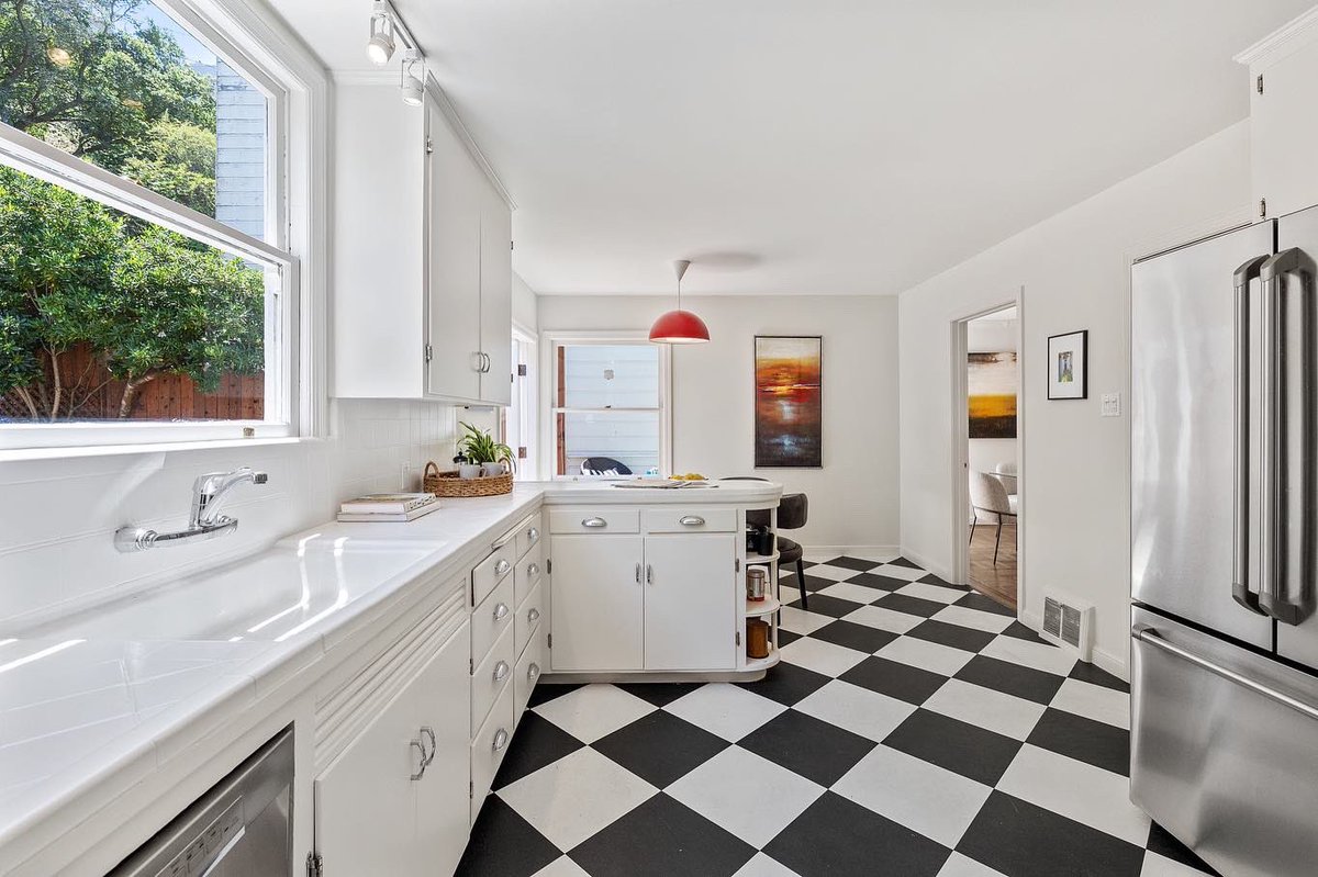 ToboniandCo's tweet photo. SOLD! Beautiful Golden Gate Heights Home featuring 3 Beds, 2.5 Baths, formal Living and Dining Rooms, sun-filled Kitchen + an eating area, 3 Car Garage and a newly landscaped Yard. 
#JustSold #Compass #TheToboniTeam #SFRealEstate #SellerRepresented #GoldenGateHeights https://t.co/l1JunCzyr8