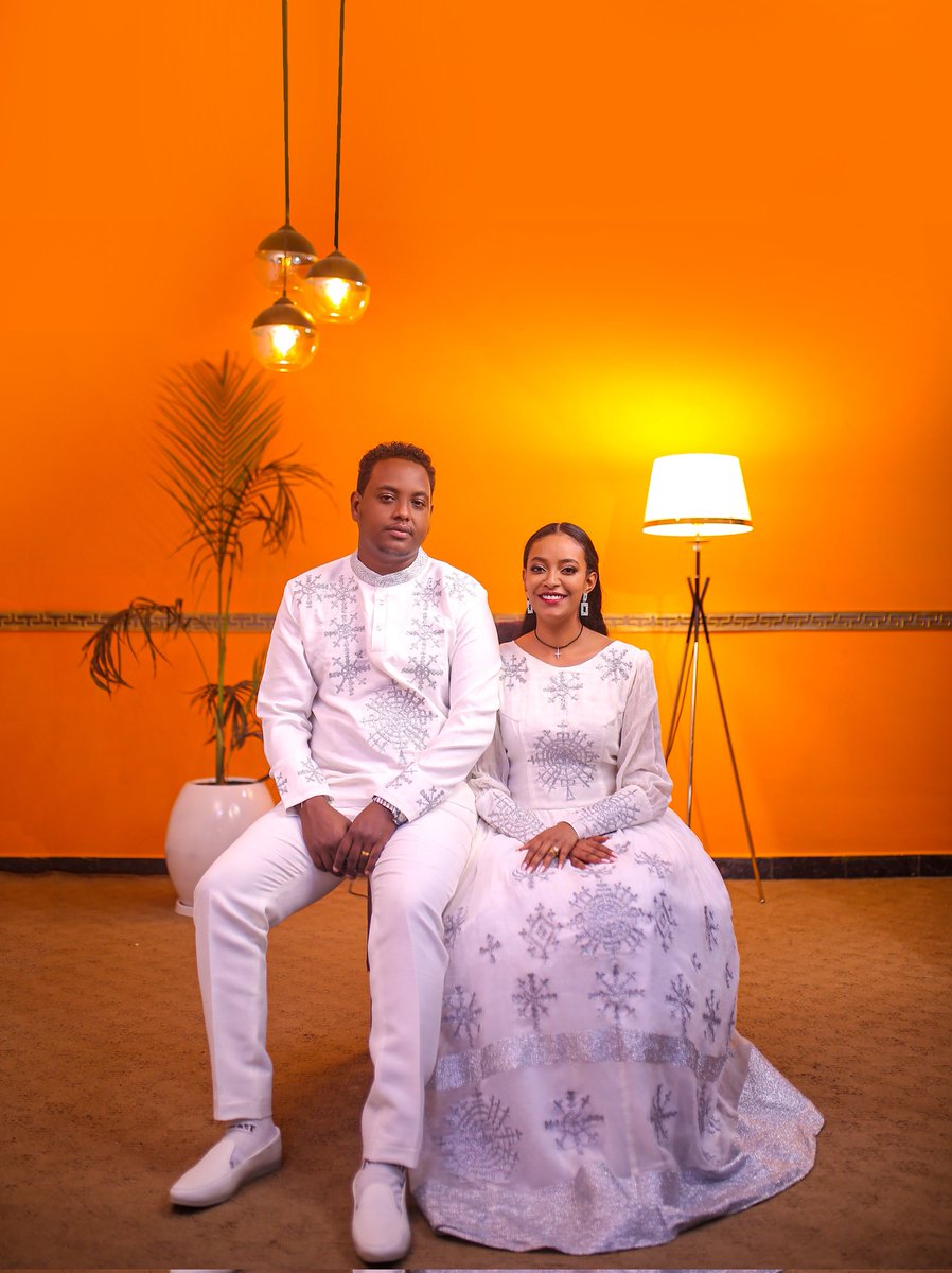 "ሁሉ በእርሱ ሆነ ከሆነውም አንዳች እንኳን ያለ እርሱ አልሆነም:: " ዩሀንስ ፩፥፫ 

ውድ የትዊተር ቤተሰብ ለመልካም ጋብቻ ምኞታችሁ ከልብ እናመስግናለን! 
እኛን እንዳከበራችሁን ፈጣሪ ያክብርልን ❤️