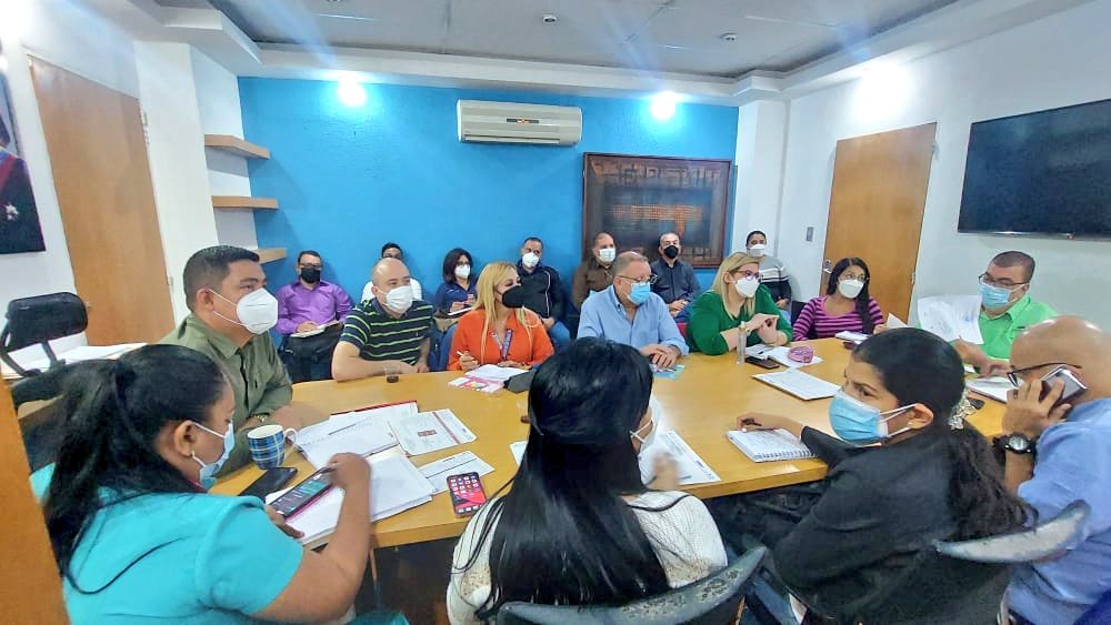 dirsalud_dc's tweet photo. #EnDesarrollo Reunión con los Directivos de los diferentes hospitales del Dtto. Capital en miras de fortalecer la atención médica en sus centros asistenciales. 
#JuntosPorCadaLatido 
@NicolasMaduro 
@MinSaludVE 
@MagaGutierrezV 
@gestionperfecta 
@Nahumjfernandez 
@Dr_Gilberto14 https://t.co/my1e2zvdTd