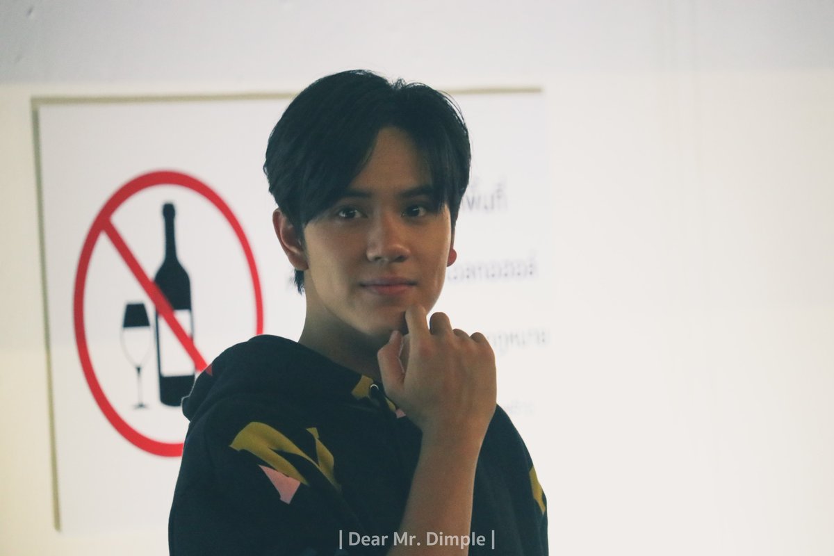 dearmrdimple_'s tweet photo. อยู่ดีๆก็หมดเวลาไฟหน้าห้าง ไฟดับพรึบ มืดเลย 😂

@mynameisnanon 
#KAZZAWARDS2022
#NanonKorapat 
#mynameisnanon https://t.co/L4w1VIjhcO