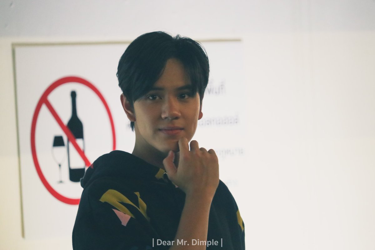 dearmrdimple_'s tweet photo. อยู่ดีๆก็หมดเวลาไฟหน้าห้าง ไฟดับพรึบ มืดเลย 😂

@mynameisnanon 
#KAZZAWARDS2022
#NanonKorapat 
#mynameisnanon https://t.co/L4w1VIjhcO