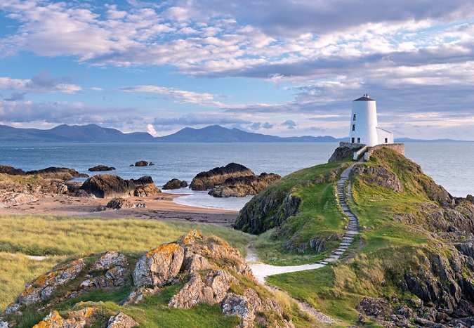 Travitinerary's tweet photo. Anglesey, Wales 🏴󠁧󠁢󠁷󠁬󠁳󠁿🇬🇧 https://t.co/xhs0XUaVsm