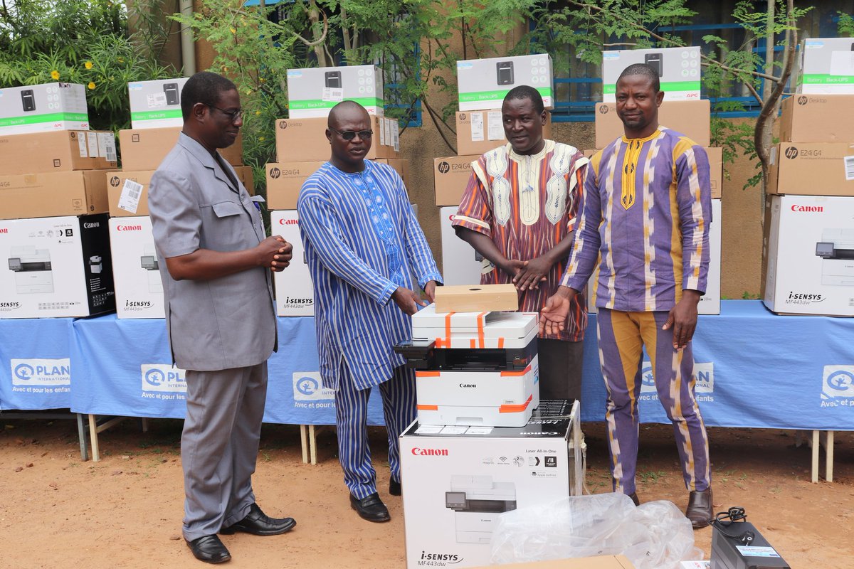 planburkina's tweet photo. Du matériel informatique (ordinateurs complets de bureau, imprimantes et onduleurs) pour renforcer les capacités opérationnelles des 08 Directions Provinciales en charge de l’Action Humanitaire des régions du Centre-Est et de l’Est. Coût global : 10 500 000 FCFA.#PROSARE #StopVBG https://t.co/qtElIVA3Yu