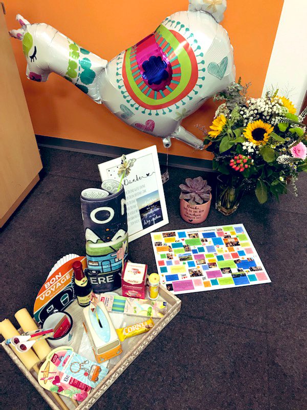 vrenabi's tweet photo. Heute wurde ich am vorletzten Tag von meinen wundervollen Kolleginnen/Kollegen überrascht! Ich habe mich so gefreut &amp; war richtig gerührt von euren lieben Zeilen &amp; den vielen Geschenken! Ein ganz großes Dankeschön geht an meine Kollegin Teresa, die das alles organisiert hat! 🥰🥲 https://t.co/D5Z66LxqzV