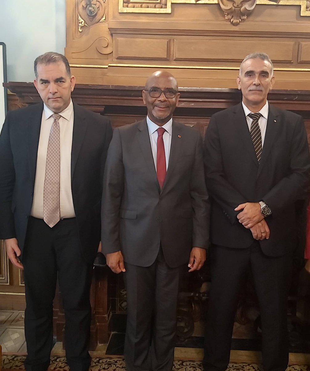 CAPCAlgerie's tweet photo. #COOPÉRATION
Rencontre des pdt #CAPC @agli_sami et @Cgeci_Officiel JM #Ackah avec le pdt et le chargé de la Gestion de la #CACI, Teyeb Chebab et Zaoui Hocine.
Véritable #plaidoyer pour approfondir les échanges et multiplier les rencontres économiques entre les 2 pays. https://t.co/Xb9YGAmG1i