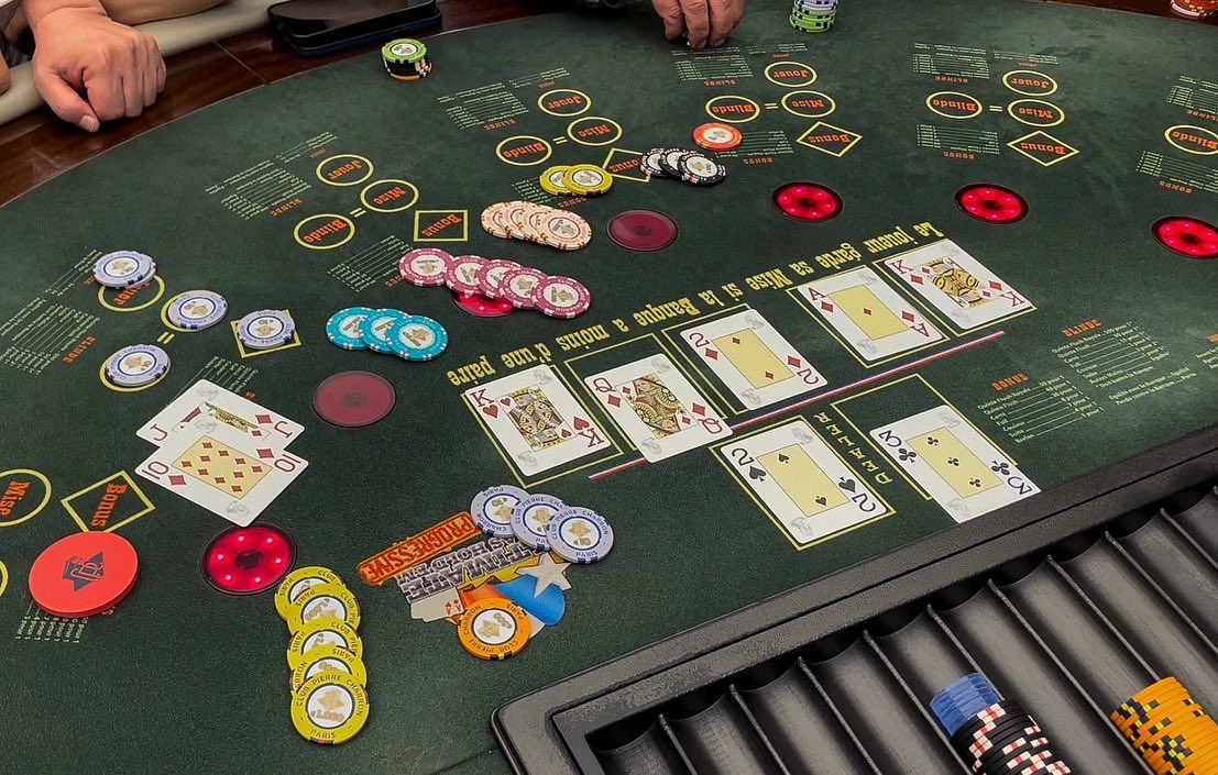 ClubCharron's tweet photo. 🎊 Il est tombé ! 147.305€ de Jackpot avec une mise de 5€. Le record absolu de Paris à l’Ultimate. Quelle émotion ! 🤯 https://t.co/qxv3dMPOjV