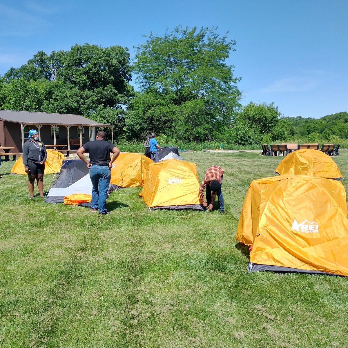ComerCenter's tweet photo. Our Green Teens went on their inaugural camping trip at Glenhagen Farm Retreat to learn about sustainable agriculture. They visited @HungryWorldFarm, met with local farmers, took a night hike, set up their tents, made s'mores, and caught frogs at Big Bureau Creek! #comercenter https://t.co/l34wzIkUFD