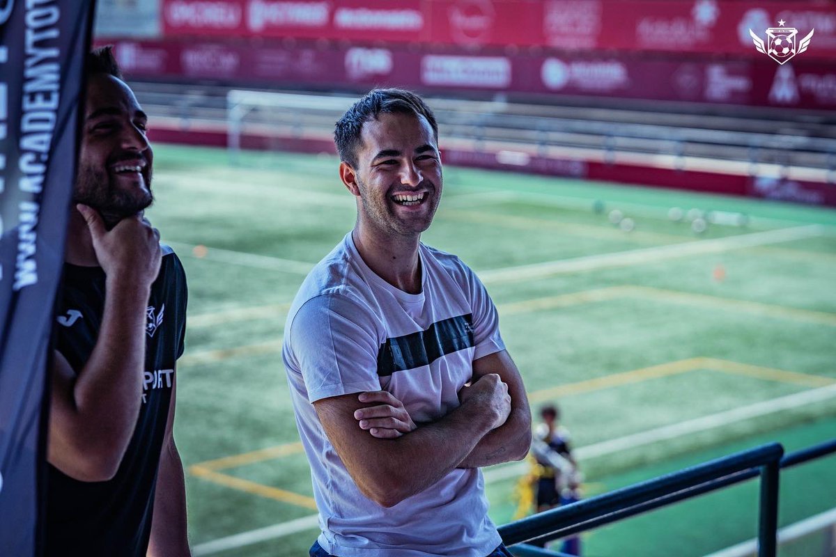 AcademyTF_'s tweet photo. 🔝🎩 Avui al #CampusTotalFootball ens ha visitat @toni_suredaa ‼️

➡️ El jugador del CE Manresa ha vingut a explicar-nos la seva experiència i el seu recent ascens a 2RFEF 🏆

👏🏼 Moltes gràcies, Toni!
—
📸: @enricserraphoto https://t.co/s4gvCpbn9m