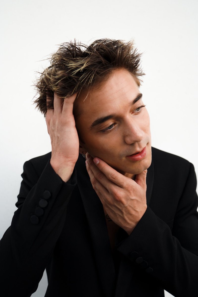 lMAGINEHERRON's tweet photo. how to leave a whole fandom speechless: be daniel seavey https://t.co/BpCQMKH01r