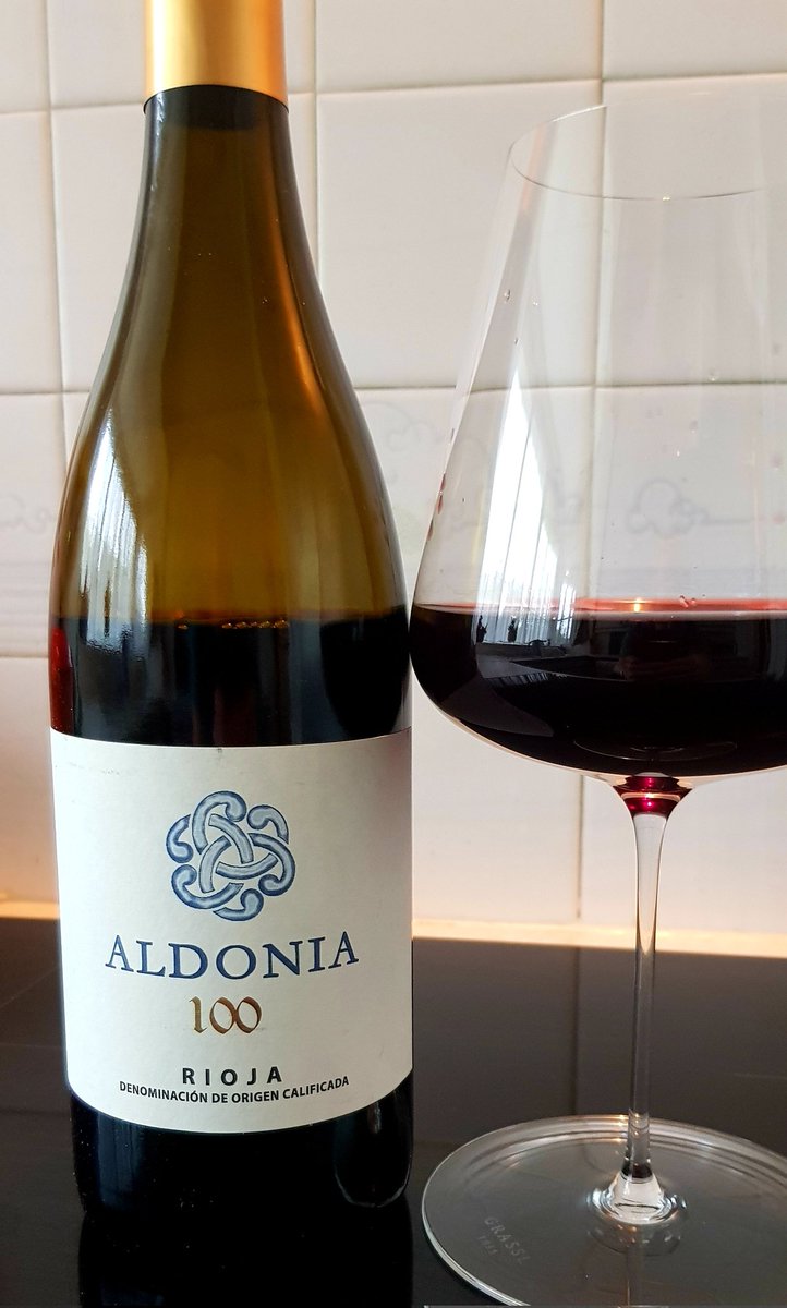 BGazeley's tweet photo. How about a drop of 100% Garnacha from 100 year old vines?
Full of cherries and spice and all things nice. Little or no oak that I can discern, the fruit is the star here. https://t.co/zriAB9CGbZ