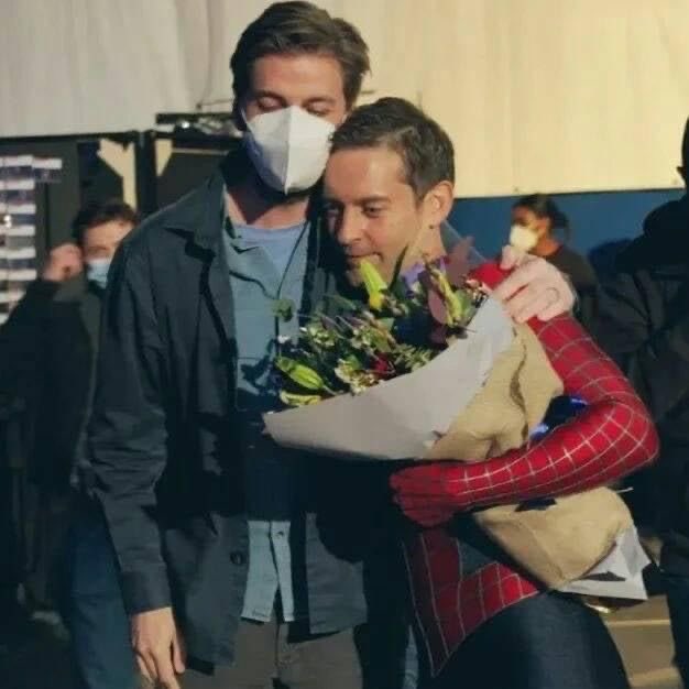 RT @TobeyGifs: Tobey Maguire & John Watts Behind the scenes of 
Spider-Man No Way Home (2021) https://t.co/4JaBHTsiJU