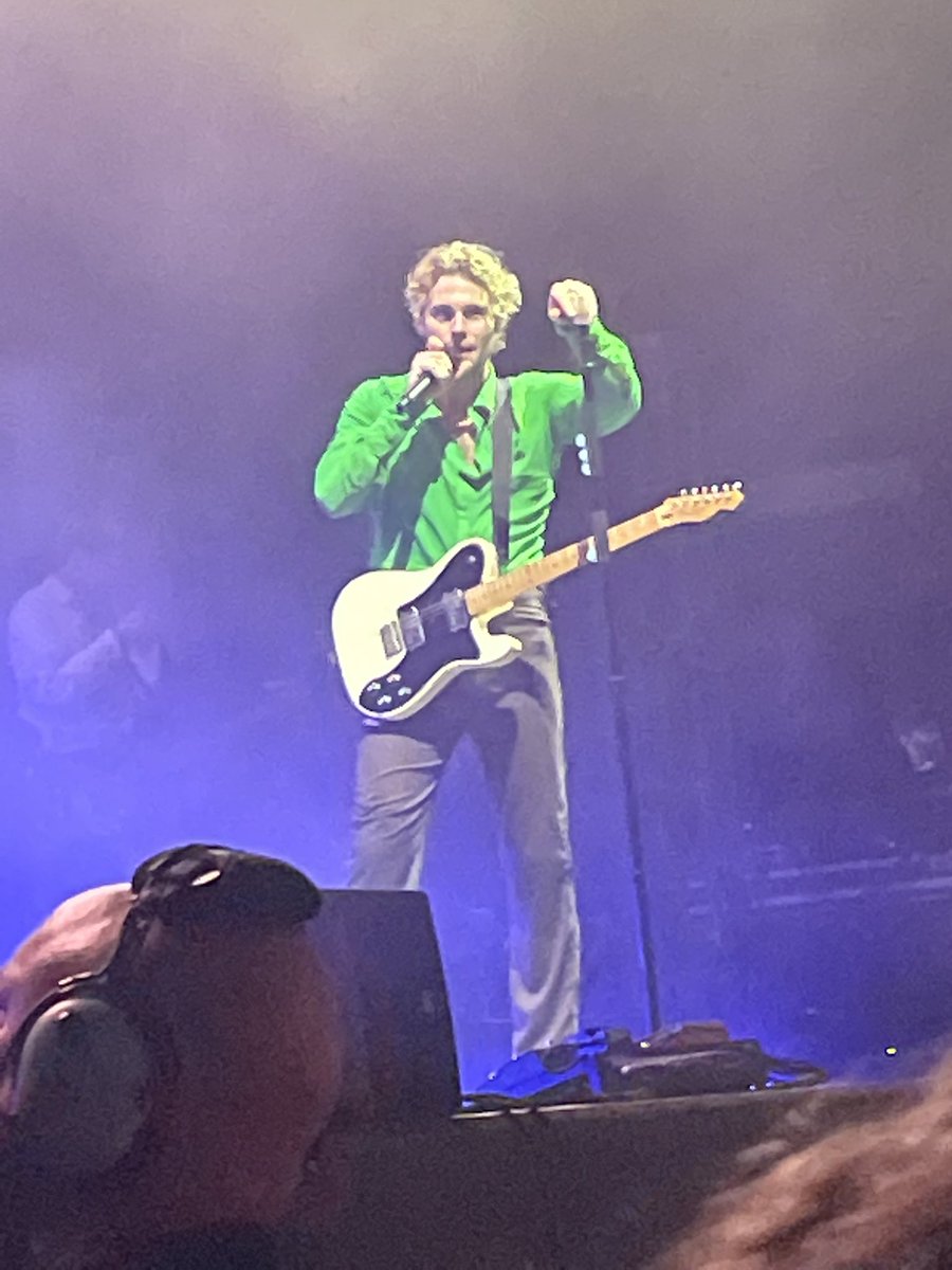 thank you for an incredible night <a href="/5SOS/">5 Seconds of Summer</a> #TakeMyHandToronto