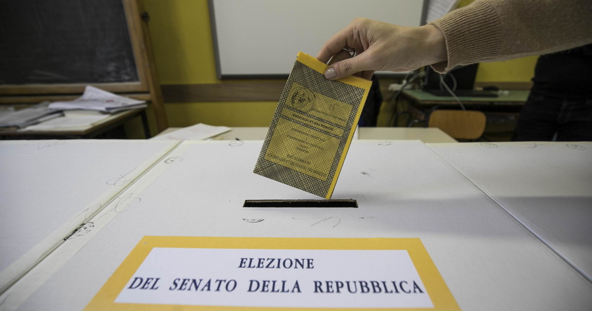 Libero_official's tweet image. Il sondaggio di #Lab210 segnala l&apos;ascesa di Fratelli d&apos;Italia che guadagna 2,4 punti in poche ore. Crolla il Movimento Cinque Stelle  liberoquotidiano.it/news/politica/…