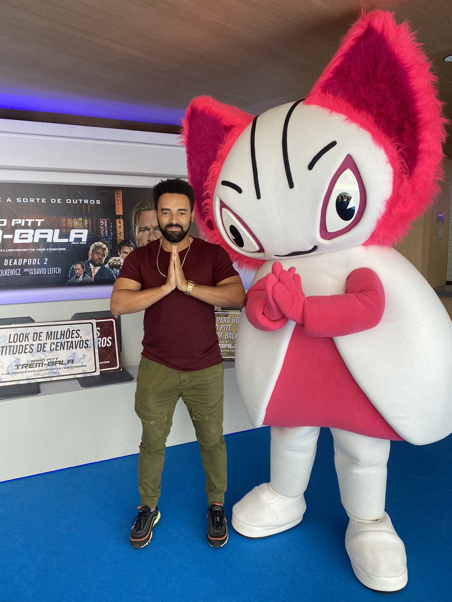 JeffLeal13's tweet photo. Hoje foi dia de conferir o novo filme da @SonyPicturesBr, “Trem-Bala” @BulletTrain. 

Que loucura foi essa! Eu amei o filme! 

O elenco, o caos implantado durante todo tempo. As referências 🤯

@SonyPicturesBr Temos uma franquia? Ou estou muito emocionado? 

Dia 4/8 nas telonas. https://t.co/p2PudHGtJ8