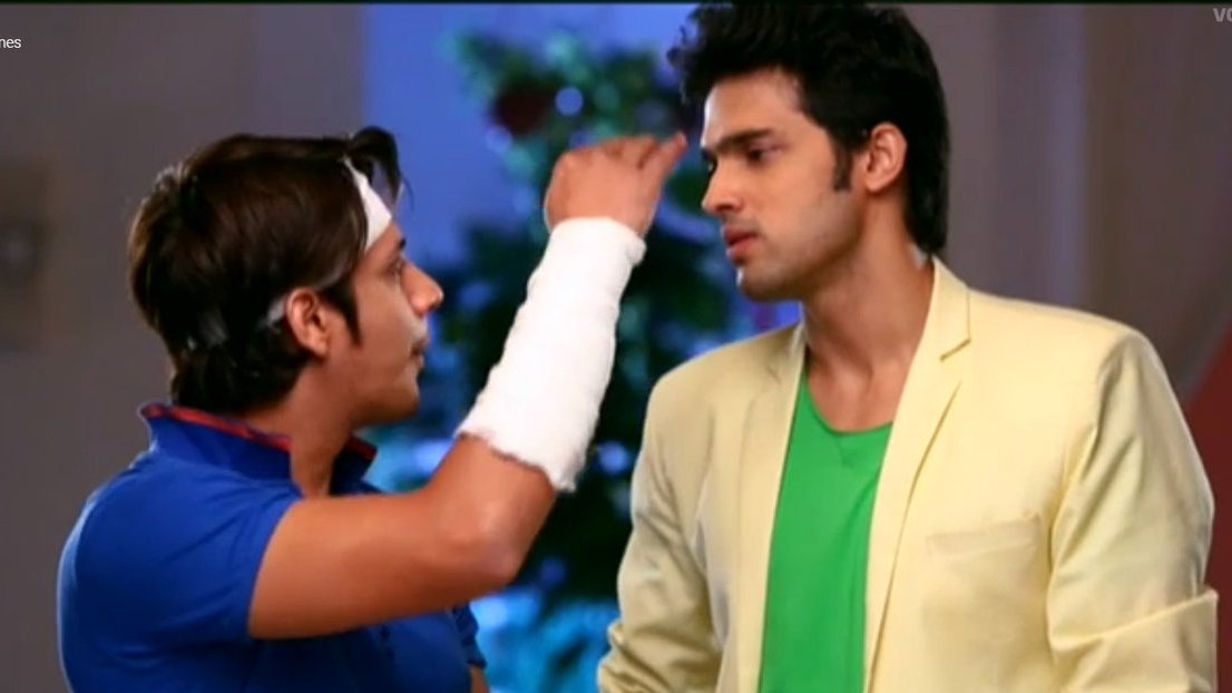 TheybeMood's tweet photo. A few ManBir moments that i will forever cherishโฅ๏ธ
My love for these two boys is unexplainable!
#8YearsOfKYY #ManBir #ManikMalhotra #CabirDhawan https://t.co/r9F2RBBPeq