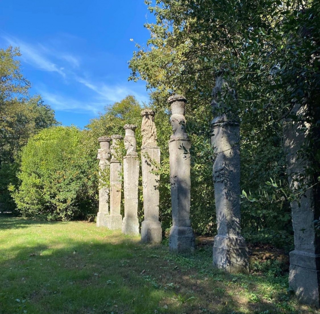 visit_lazio's tweet photo. A #Bomarzo, il #ParcodeiMostri è un luogo unico: tra statue misteriose ed enigmi nascosti in un bosco incantato, verrete conquistati dall'atmosfera magica
📷 @dunisha18
📷 @malinagrigore
📷 @alessia_ontheroad
#VisitLazio #FaiUnSaltoNelLazio #LazioEternaScoperta #LazioIsMe https://t.co/o42rXRJTdo