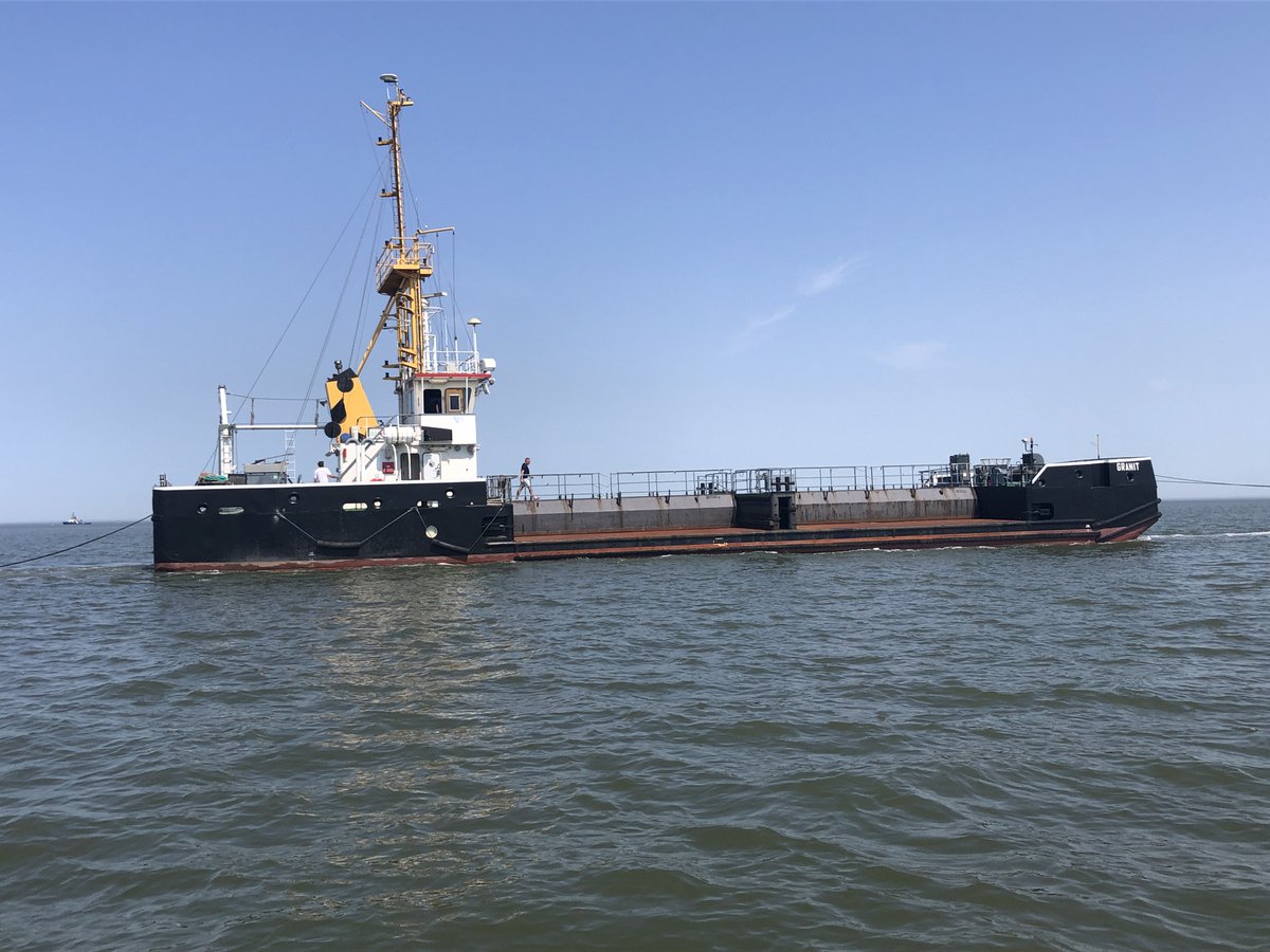 Personen afgezet aan boord van sleep:
ronburema.nl/tripjes/person… - via <a href="/BuremaRon/">Ron Burema</a>  #varenEemshaven #ribvaren