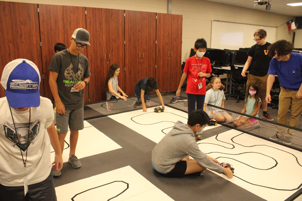 TmhsRobotics's tweet image. Robotics and Science and Coding, oh my! We are having a blast with our STEM campers this week! Vector8177.com  #ThisIsHowWeSTEM #STEMSummerCamp2022