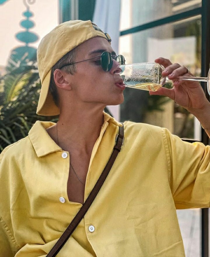 xvnderjames's tweet image. making all of you wear green is funny because i am definitely not wearing green.