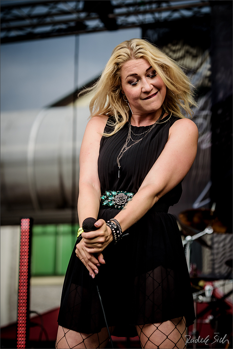 TezauraOfficial's tweet photo. How I feel when I am on the stage and see all the happy metal people !
#metal #openairgig #metalist #onstage #mastersofrock #melodicmetal #femalefrontedband #singer #blond #mamasinging #metalmama #metalinmyhead #headbanger #metalfans
https://t.co/mkVDJFOzkH https://t.co/X0cpTXS79A