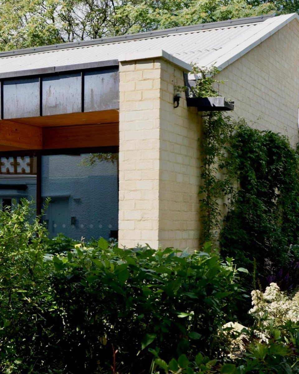 J & L Gibbons tweet media