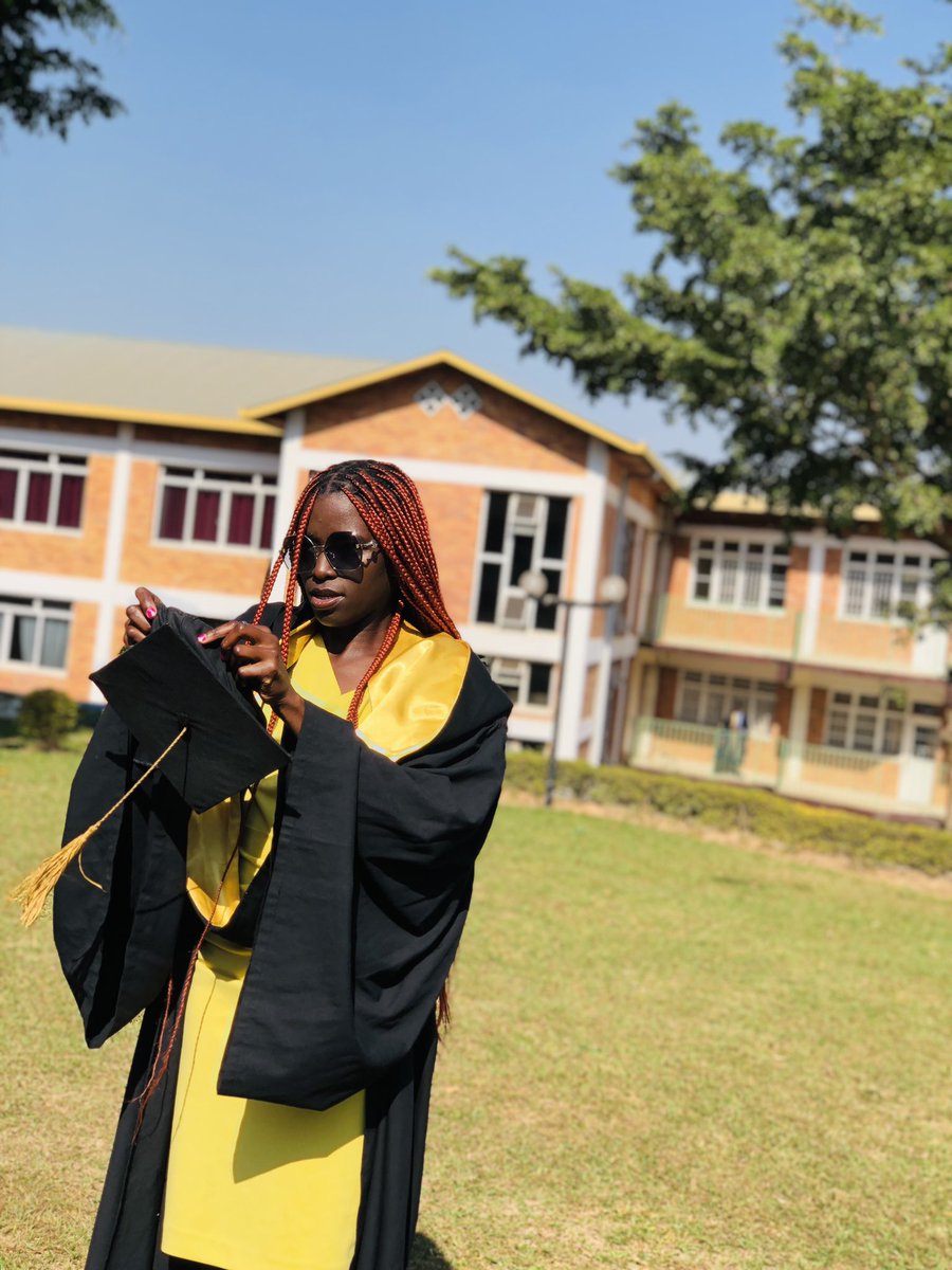 Iwacu27's tweet photo. Bachelor Degree in Marketing 🥳
“Cap off to me, Graduate! Well done!” “What a proud day! 😭😭🙏🏾 https://t.co/uQkX0FxDcD