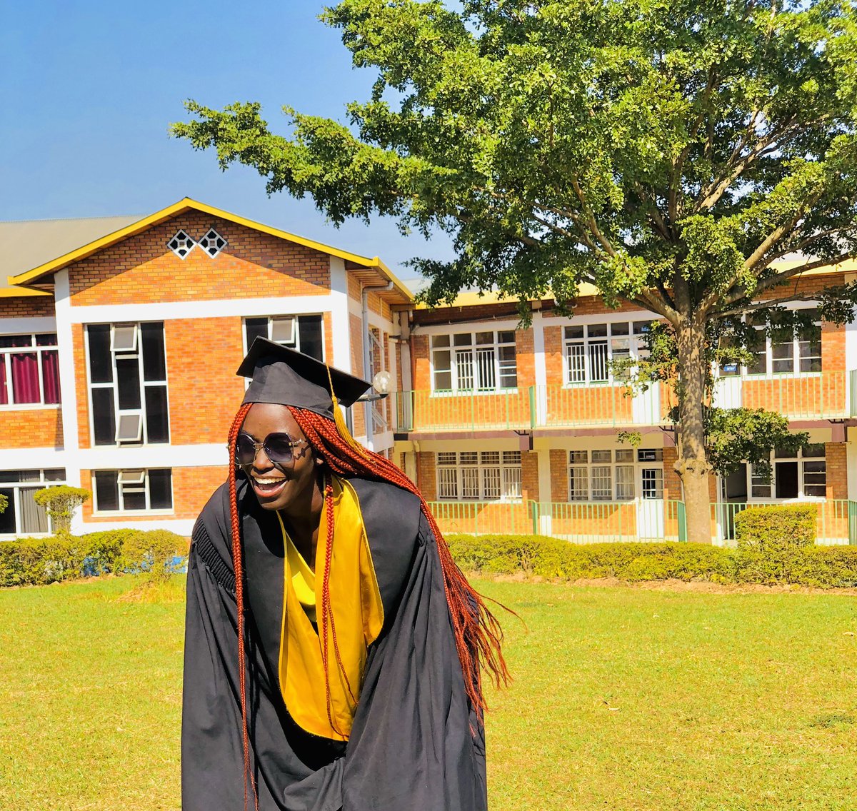 Iwacu27's tweet photo. Bachelor Degree in Marketing 🥳
“Cap off to me, Graduate! Well done!” “What a proud day! 😭😭🙏🏾 https://t.co/uQkX0FxDcD