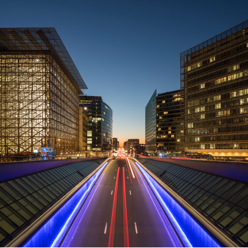 Qualcomm's tweet photo. High Band Simultaneous (HBS) Multi-Link is a signature FastConnect 7800 feature defining Wi-Fi 7 performance. See how it drives minimized latency and interference, jitter-free connections, &amp; blazing fast speeds to enhance gaming, wireless XR, and more.