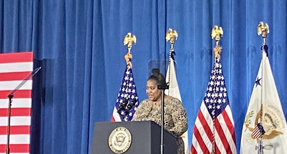 netinclusion's tweet photo. So proud to see this Digital Navigator with @digCLT introducing the @vp! #internetforall #digitalnavigator #acp https://t.co/98czoonYOi