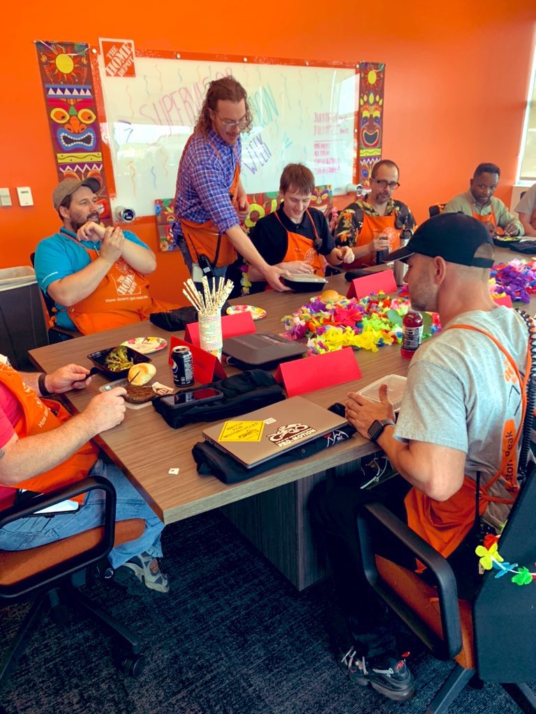 Mer_MPolanco's tweet photo. RLC 8618 ♻️, Supervisor Appreciation Week Day 4 - STEAK DINNER 🥩🍲 #PittstonPeak8618 https://t.co/0epxkMJfQ7