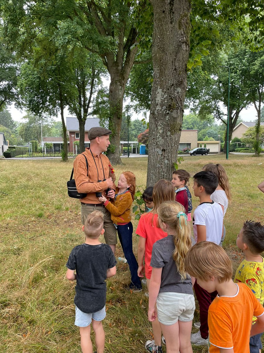 Na 41 jaar onderwijs nemen wij met een knalfeest afscheid van onze juf Jozien. Ze gaat genieten van haar pre-pensioen. <a href="/BSPiusX/">BS Pius X</a> @SAAMscholen We gaan haar missen.