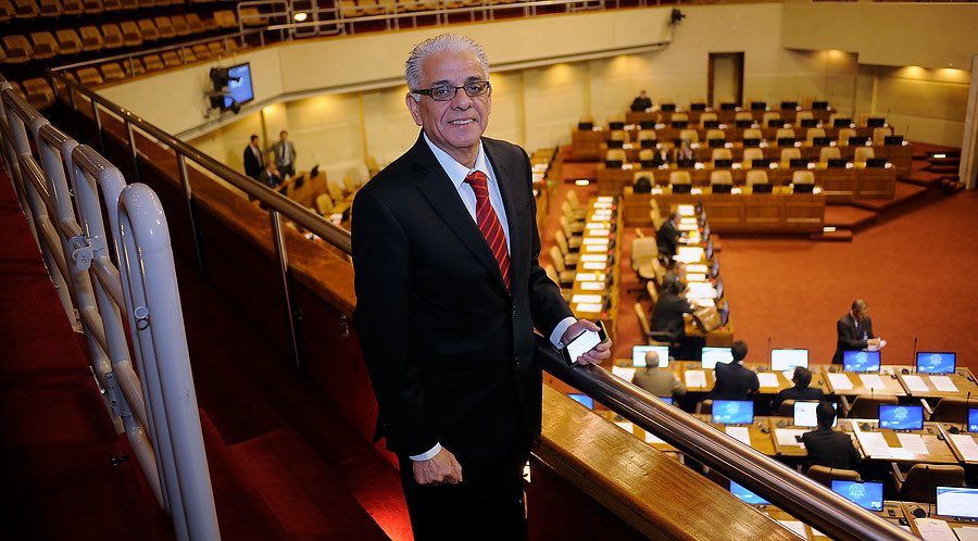 Prensa Congreso Nacional (@congreso_prensa) on Twitter photo A tres años del fallecimiento del periodista Fidel Oyarzo Salgado, anunciamos la creación de un premio anual que llevará su nombre para reconocer la labor de reporteros y funcionarios del Congreso Nacional. Las bases se trabajarán en conjunto con la <a href="/Camara_cl/">Diputadas y Diputados de Chile</a> y el <a href="/Senado_Chile/">Senado Chile</a>. A tres años del fallecimiento del periodista Fidel Oyarzo Salgado, anunciamos la creación de un premio anual que llevará su nombre para reconocer la labor de reporteros y funcionarios del Congreso Nacional. Las bases se trabajarán en conjunto con la <a href="/Camara_cl/">Diputadas y Diputados de Chile</a> y el <a href="/Senado_Chile/">Senado Chile</a>.