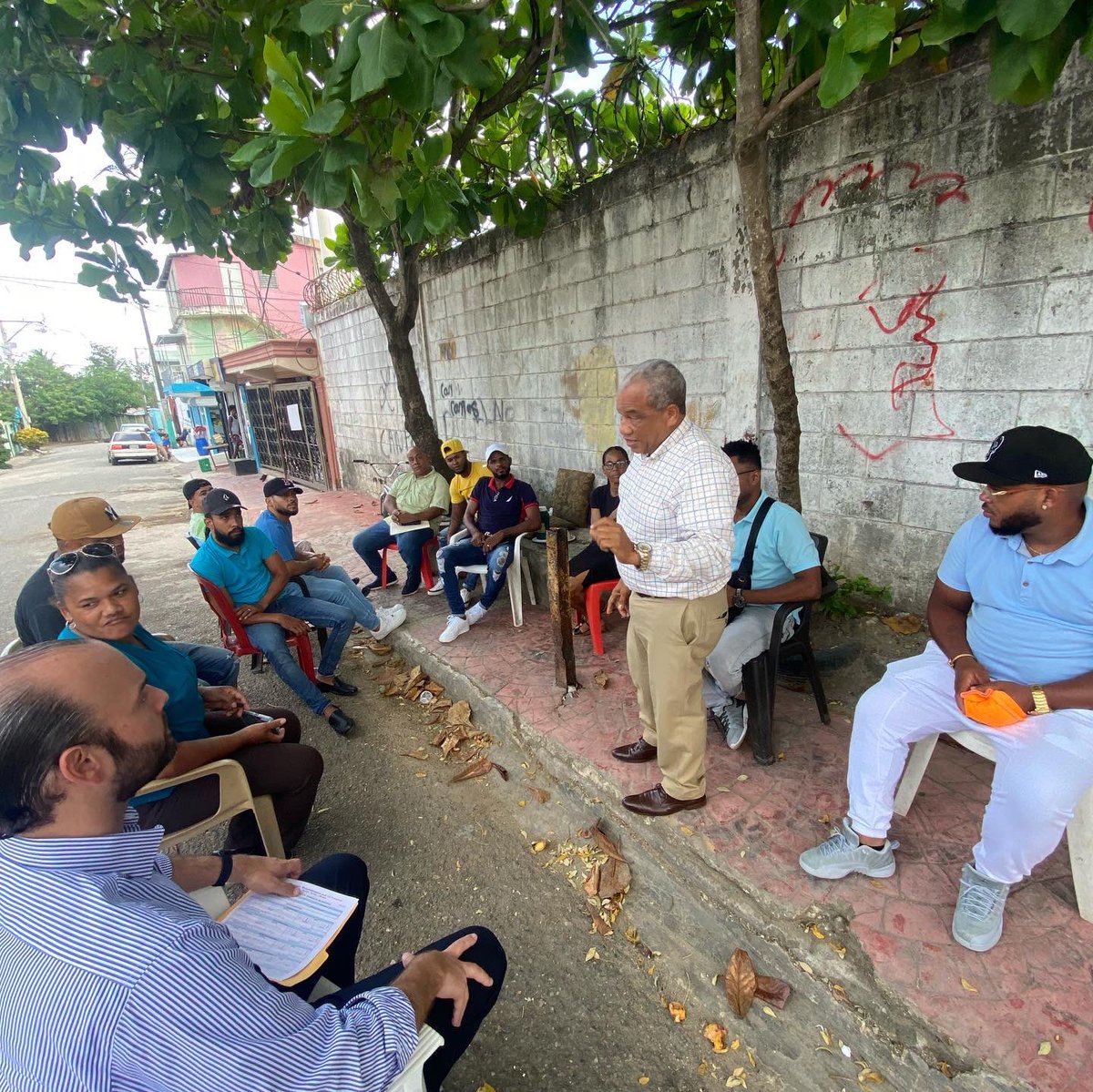 partidodxc's tweet photo. Como parte de los trabajos que venimos cumpliendo con nuestra agenda de fortalecimiento y reestructuración de nuestro partido, realizamos una reunión con el equipo coordinador de los Municipios de Pedro Brand y Los Alcarrizos.
#PartidoDxC #Dominicanosporelcambio #DxCAvanza https://t.co/Euo00GLnkm