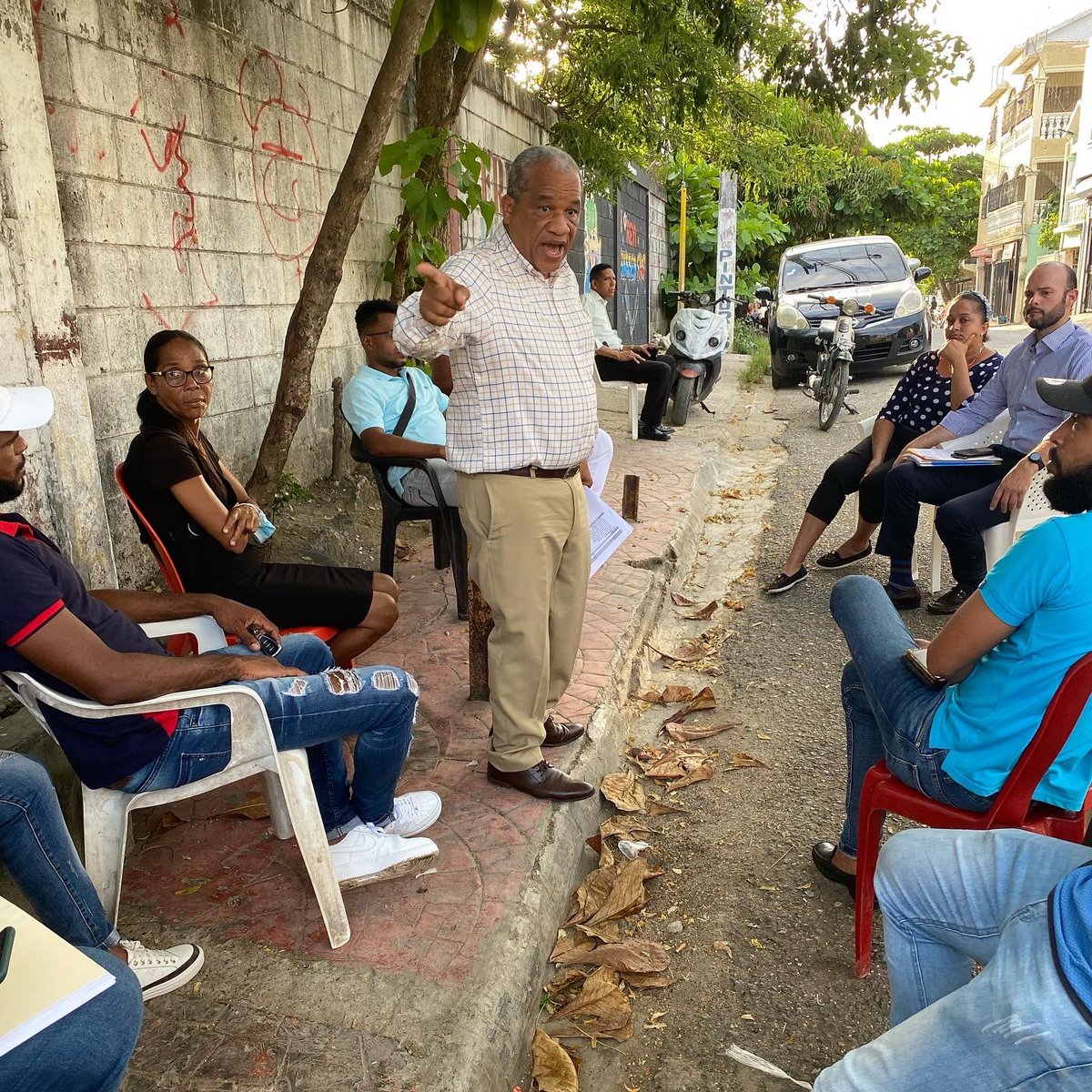 partidodxc's tweet photo. Como parte de los trabajos que venimos cumpliendo con nuestra agenda de fortalecimiento y reestructuración de nuestro partido, realizamos una reunión con el equipo coordinador de los Municipios de Pedro Brand y Los Alcarrizos.
#PartidoDxC #Dominicanosporelcambio #DxCAvanza https://t.co/Euo00GLnkm