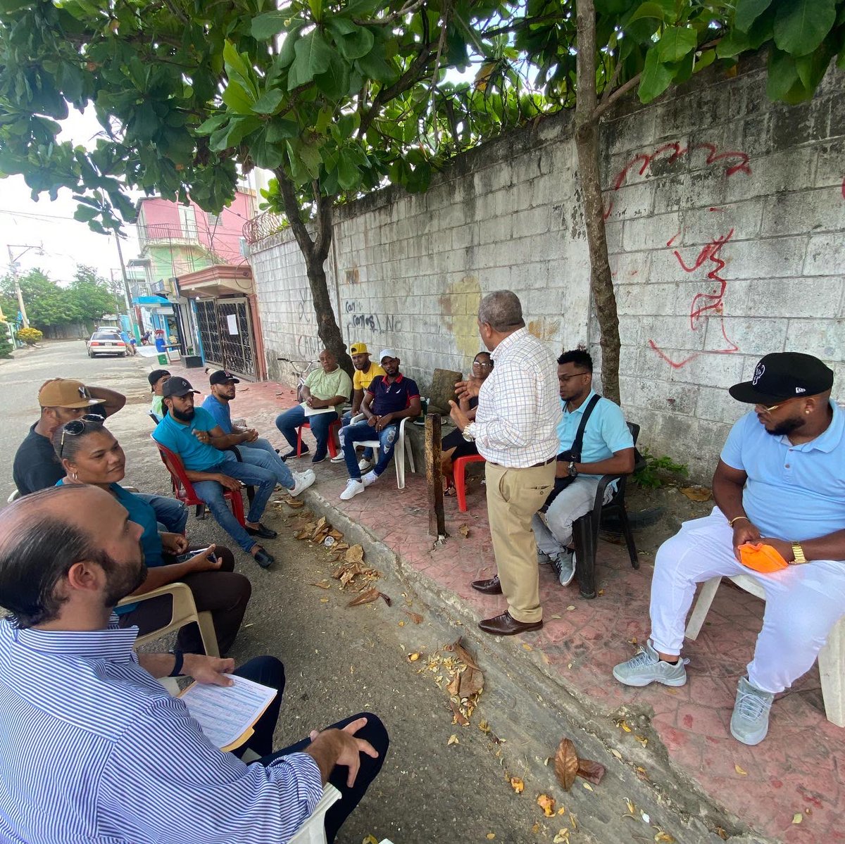 Como parte de los trabajos que venimos cumpliendo con nuestra agenda de fortalecimiento y reestructuración de nuestro partido, realizamos una reunión con el equipo coordinador de los Municipios de Pedro Brand y Los Alcarrizos.
#PartidoDxC #Dominicanosporelcambio #DxCAvanza