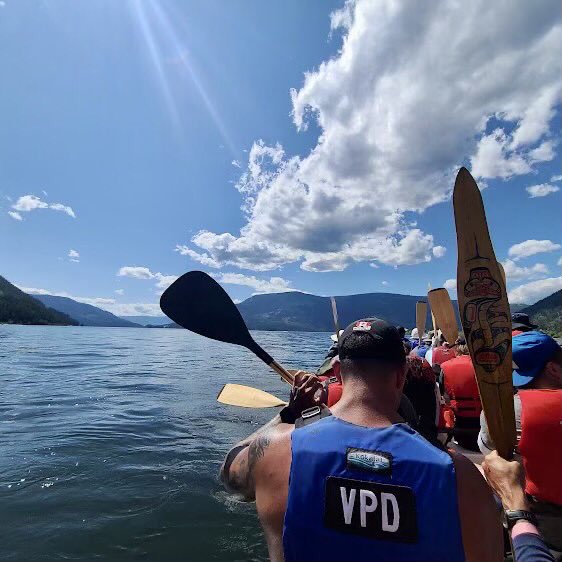 VPDDiversity's tweet image. Today marks the final day of the 2022 Pulling Together Canoe Journey. Here is the #VPD Canoe Family #PullingTogether alongside Indigenous youth in the serene Shuswap waters. Thank you to Secwépemc Nation for hosting this year’s journey with 20 canoe teams &amp;amp; over 350 participants.