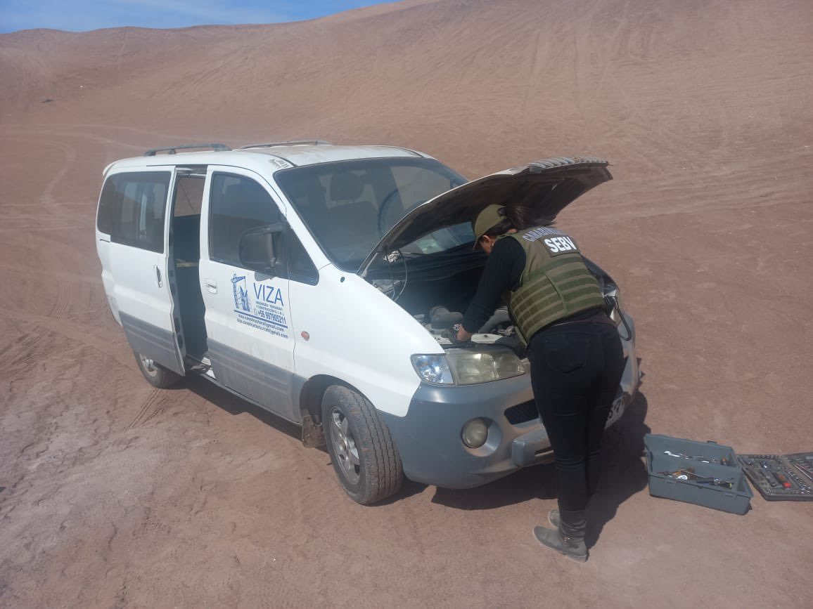 CarabTarapaca's tweet photo. Carabineros de la Sección de encargo y búsqueda de vehículos SEBV de la prefectura #Iquique, logró el hallazgo de 3 vehículos encargados por diferentes delitos tales como robo y hurto, los móviles se encontraban en inmediaciones del cerro Tarapacá.
#CarabinerosDeTodos https://t.co/XqJnPz26TH