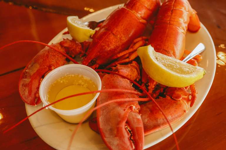 NELivingUS's tweet image. Dine local meliving.com/dining/ #mainedining #mainefoodie #wells #wellsmaine #mainecoastrestaurants #mainelobstertails #maine #maineliving #billyschowderhouse
