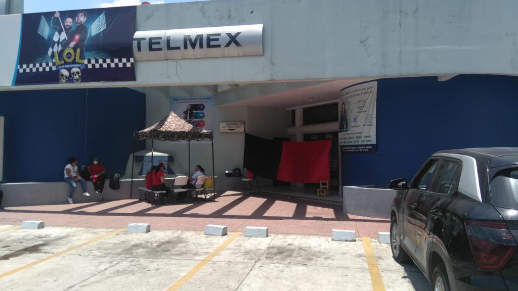 kastiyo's tweet photo. @TELMEXSoluciona pues nunca vendrán a componerme el servicio  @Carlos_Slim_D  ósea que seguimos esperando.. o que aplica? Cuando ustedes solucione la@huelga tendremos servicio? O 3 días más?  O que? https://t.co/ipW5gZjCDe