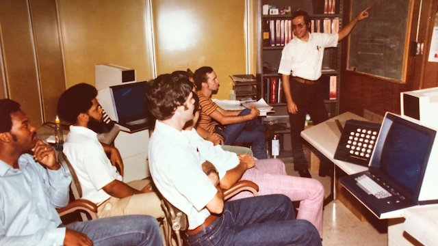 I wrote a blog post about tools I use to create compute environments that students in online workshops can access through a web browser. I focus on myBinder and AWS. What tools to you use? raynamharris.com/blog/computers/