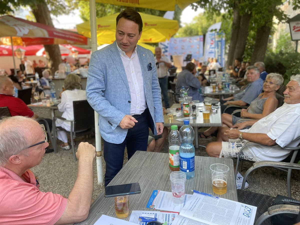 Donaustädter Sommergespräche 2022. Ein herzliches Dankeschön an NAbg. Dr. Martin Graf, LAbg. Toni Mahdalik und die ganze Bezirksgruppe für die Einladung!