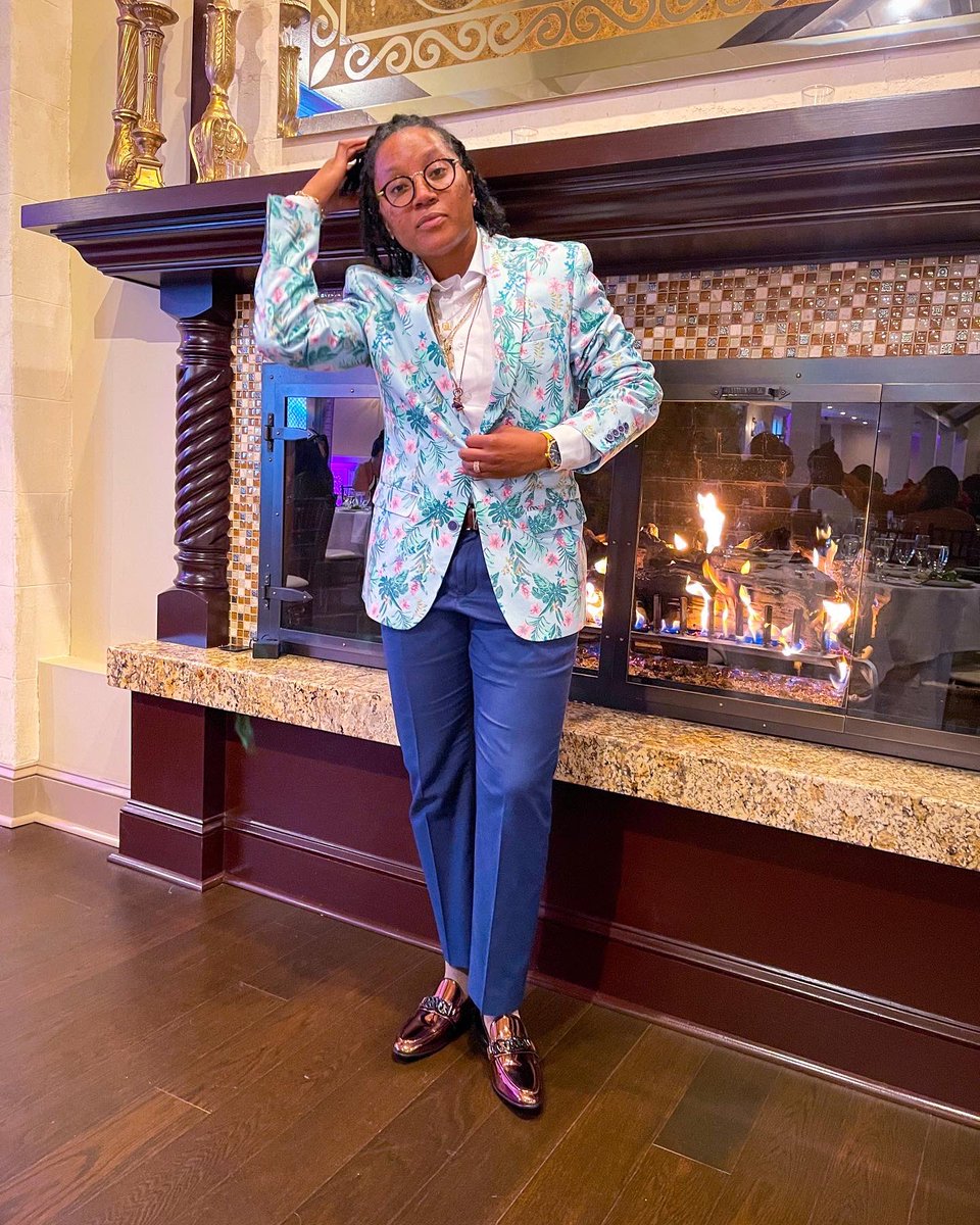 JayDob_'s tweet image. Toast to 30-Fine! ✨ #HappyBirthday #SolarReturn #30plusTwitter #OOTD #photography