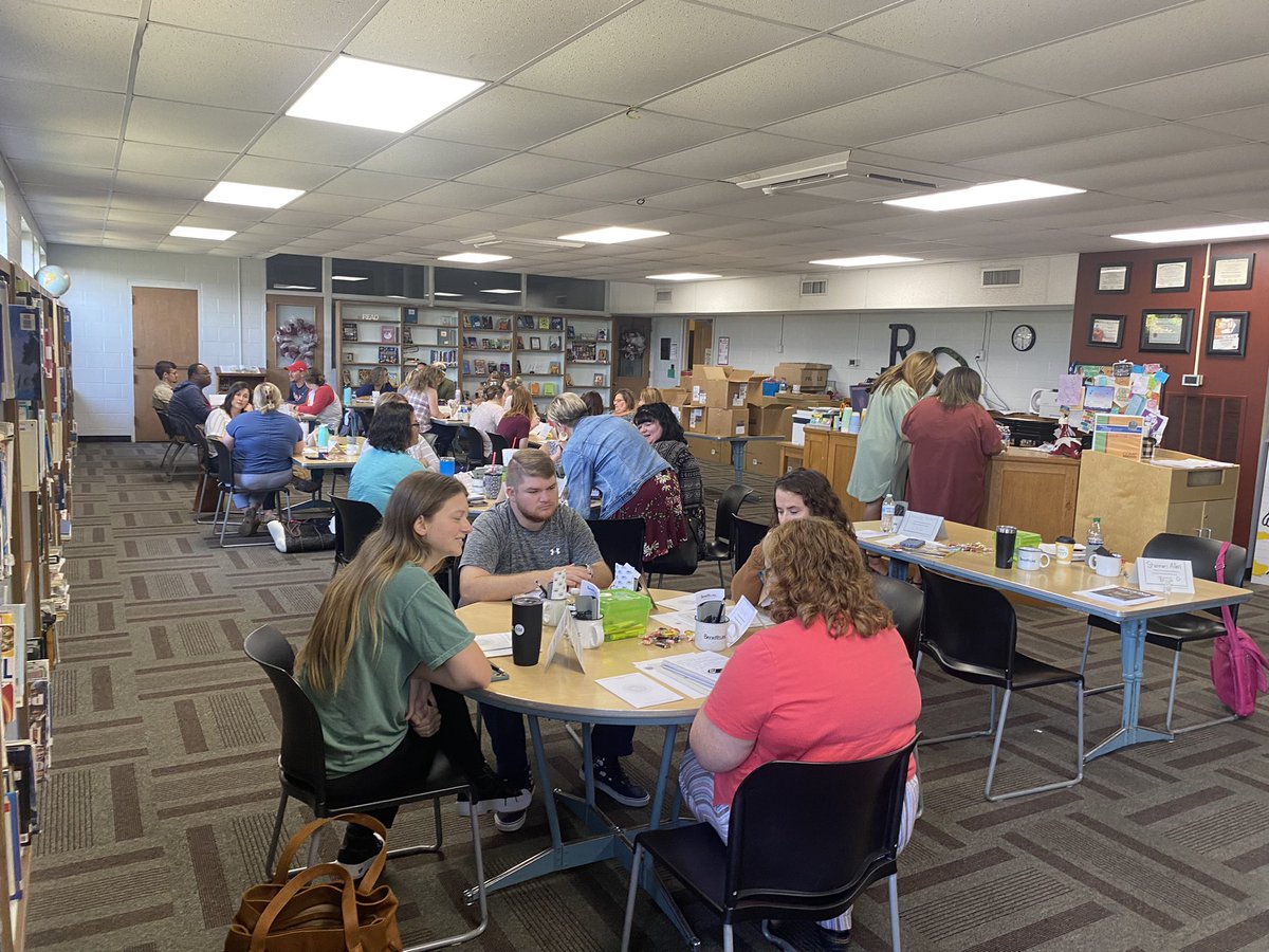 JessicaAlberson's tweet photo. Lots of collaborating, growing, and “getting better at getting better!” 🎉 #COMPtraining #mentorships @DCSBST @DCS_TN @DLWeeks83 @SteveSsorrells @ErnestineAdams @rfaulkner9 https://t.co/KeGw6QJ6UH