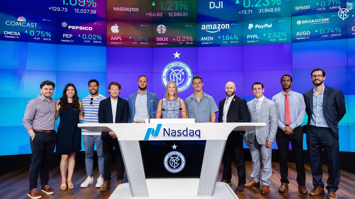newyorkcityfc's tweet photo. .@alfredo1008 and @MaximeChanot ringing the Closing Bell at @NasdaqExchange in Times Square today 🔔📶 #ForTheCity https://t.co/Vfw6wdFxGL