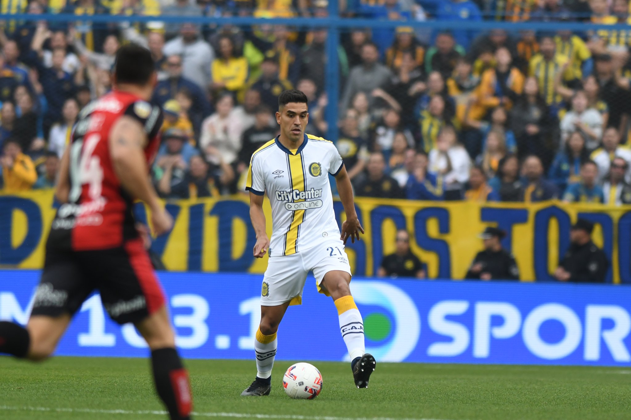 Rosario Central on Twitter: "20' ST Hay dos nuevas modificaciones en #RosarioCentral ? SALEN: Juan Gabriel Rodríguez y Jhonatan Candia ? ENTRAN: Marcelo Benítez y Franco Frías #VamosCanalla ???? https://t.co/d5wDP018DA" / Twitter