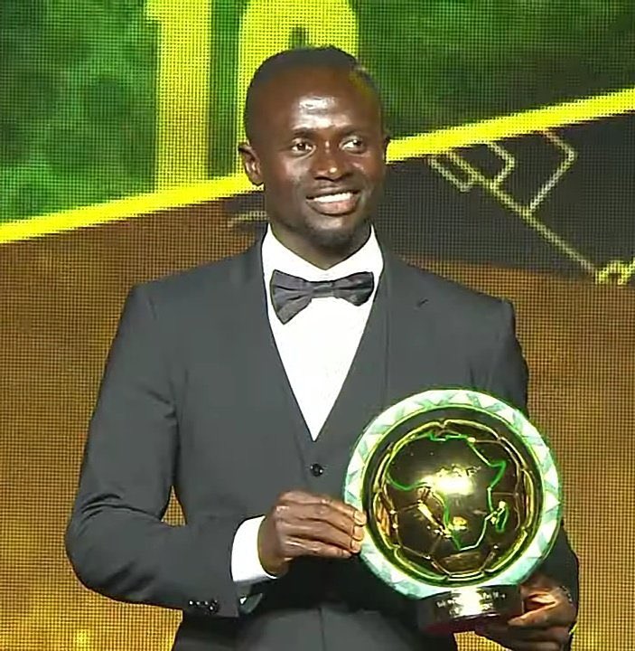 snewsafrica's tweet photo. 🇸🇳 Le Sénégal n’a rien laissé aux autres dans ces #CAFawards :

• But de l'année : Pape Ousmane Sakho
• Équipe nationale de l’année : les Lions de la Téranga
• Meilleur entraîneur : Aliou Cissé 
• Meilleur espoir : Pape Matar Sarr
• Ballon d’Or Africain : Sadio Mané

#kebetu https://t.co/rsSVO1MBGe