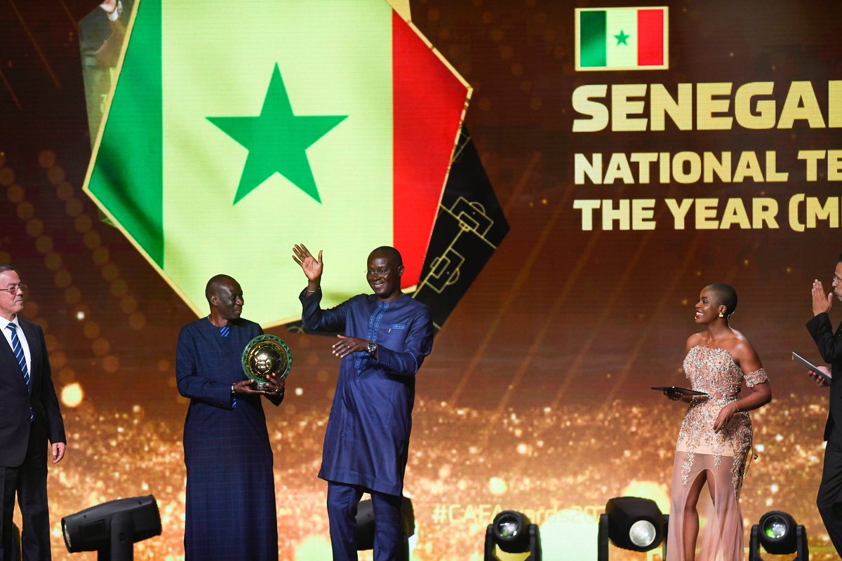 snewsafrica's tweet photo. 🇸🇳 Le Sénégal n’a rien laissé aux autres dans ces #CAFawards :

• But de l'année : Pape Ousmane Sakho
• Équipe nationale de l’année : les Lions de la Téranga
• Meilleur entraîneur : Aliou Cissé 
• Meilleur espoir : Pape Matar Sarr
• Ballon d’Or Africain : Sadio Mané

#kebetu https://t.co/rsSVO1MBGe
