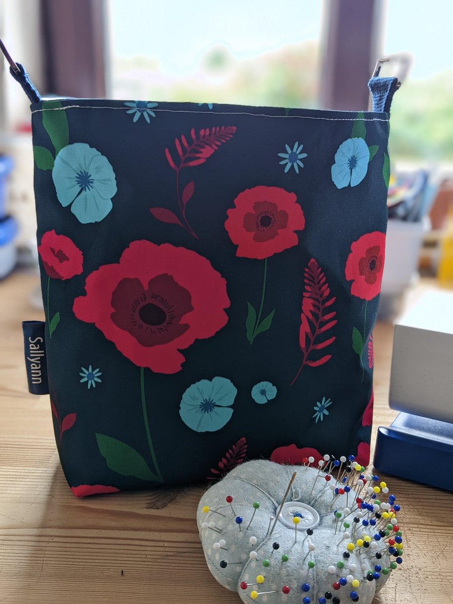 sallyannsbags's tweet photo. A few zips and I finished my day with 2 Amy Small Zip Top Handbags in Multicolour Campervan and Blue Poppy - a good day!!
#makingday #handmadewithlove https://t.co/9I2gsmGJi1