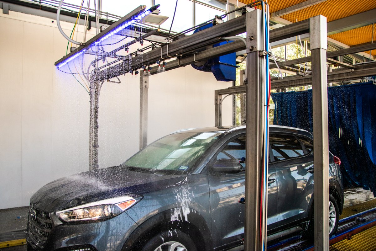 We specialize in shine, so stop by anytime and we'll make your ride look like a dime! ✨ #zoomcarwash #GoZoom #carwash #detailing #autodetailing #detailerofinstagram #sofreshandsoclean #carwashday #lovemycar #carlove #houston #webstertx #clutchcity #cleancarsofhouston